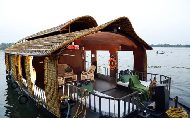 Deluxe Houseboats in Alleppey