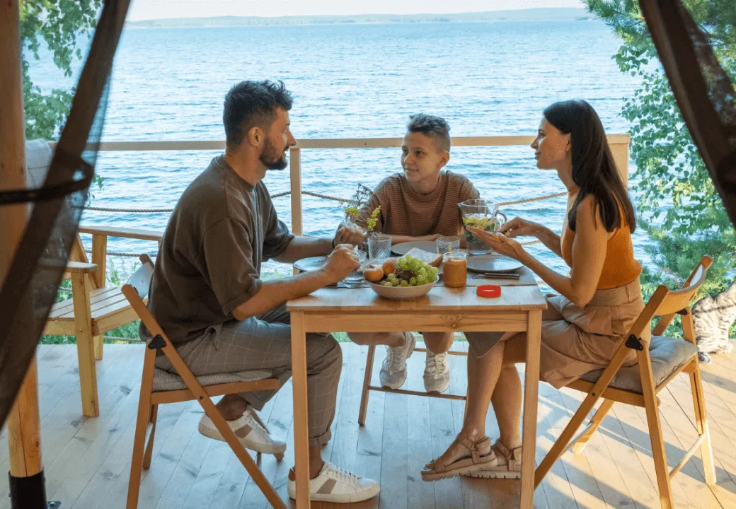 Houseboat for Family and Friends Gatherings