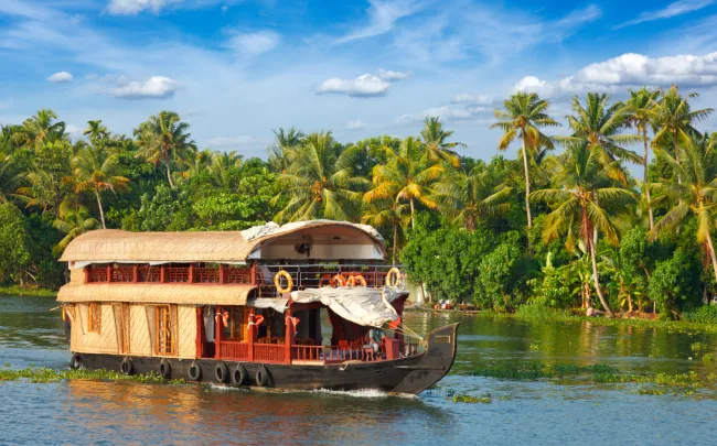 houseboat for your solo trip