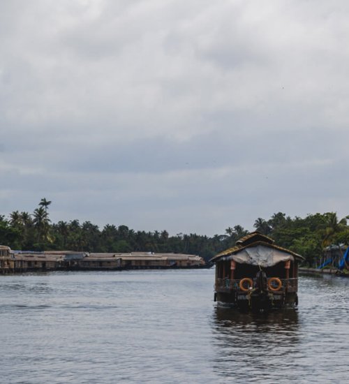 Alleppey Houseboat Rates for Family Packages